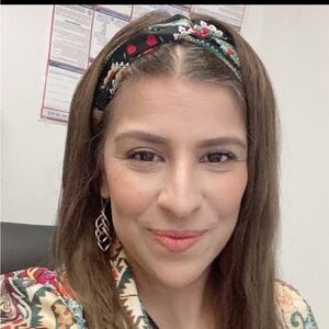 Meet your Posher, Dina